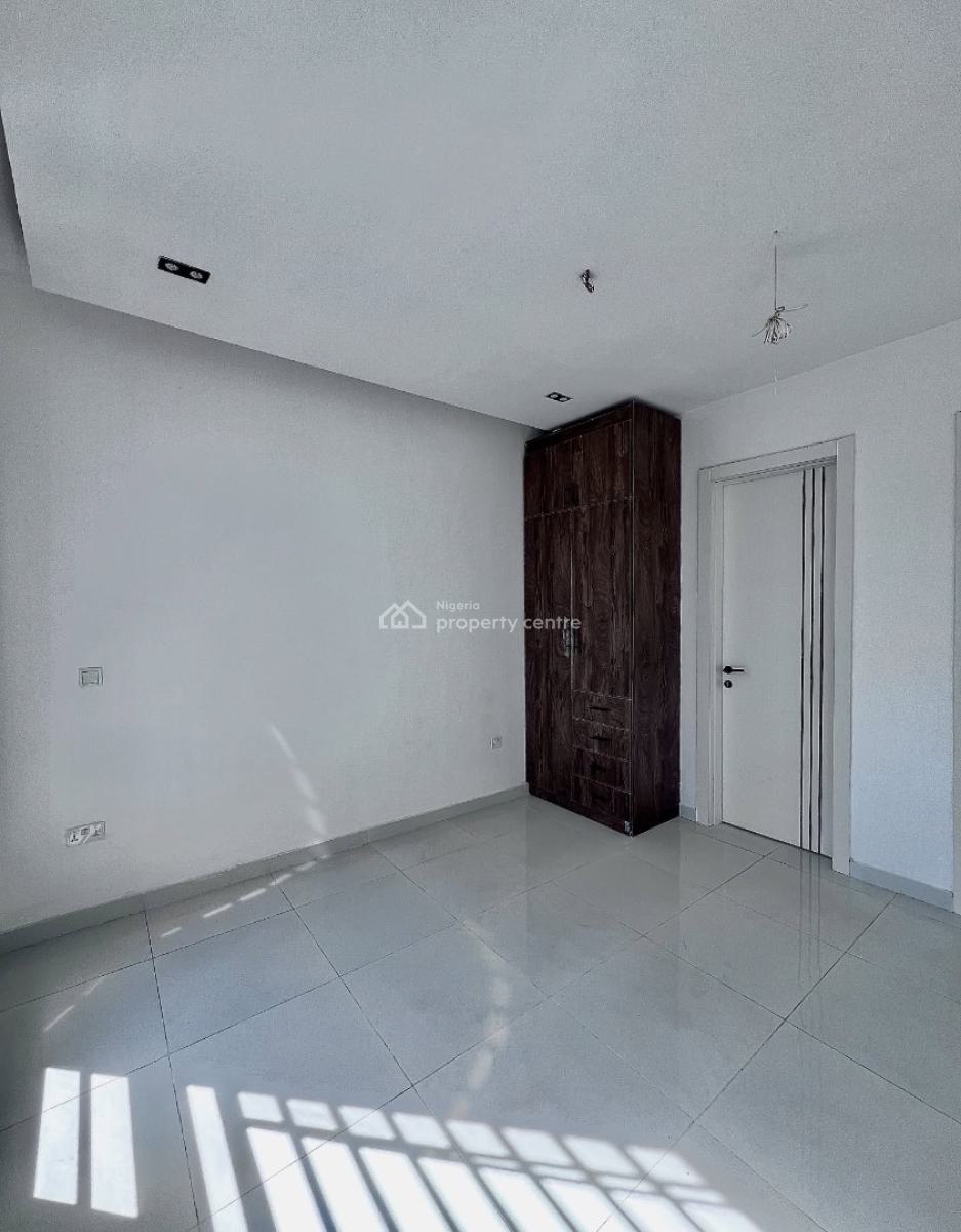 Fully Serviced 2 Bedroom Apartment with Swimming Pool and Gym, Ologolo, Ologolo, Lekki, Lagos, Block of Flats for Sale