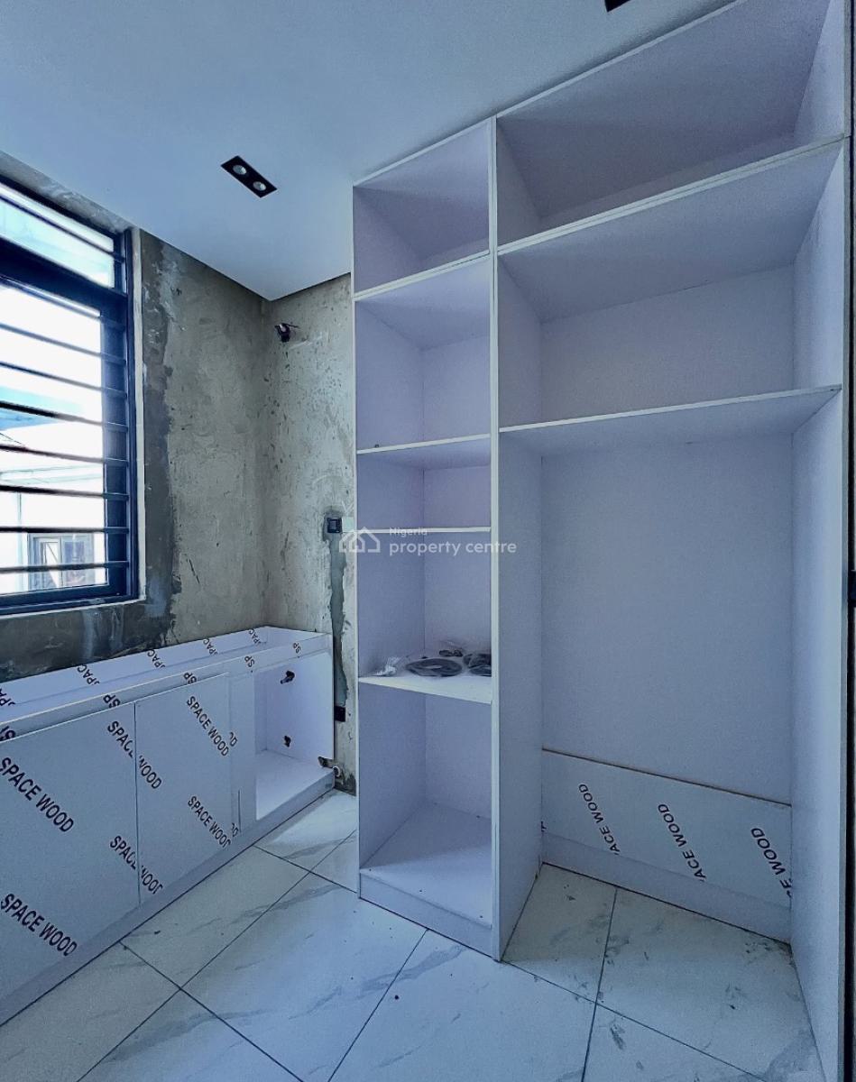 Fully Serviced 3 Bedroom Apartment with Bq, Ologolo, Ologolo, Lekki, Lagos, Block of Flats for Sale