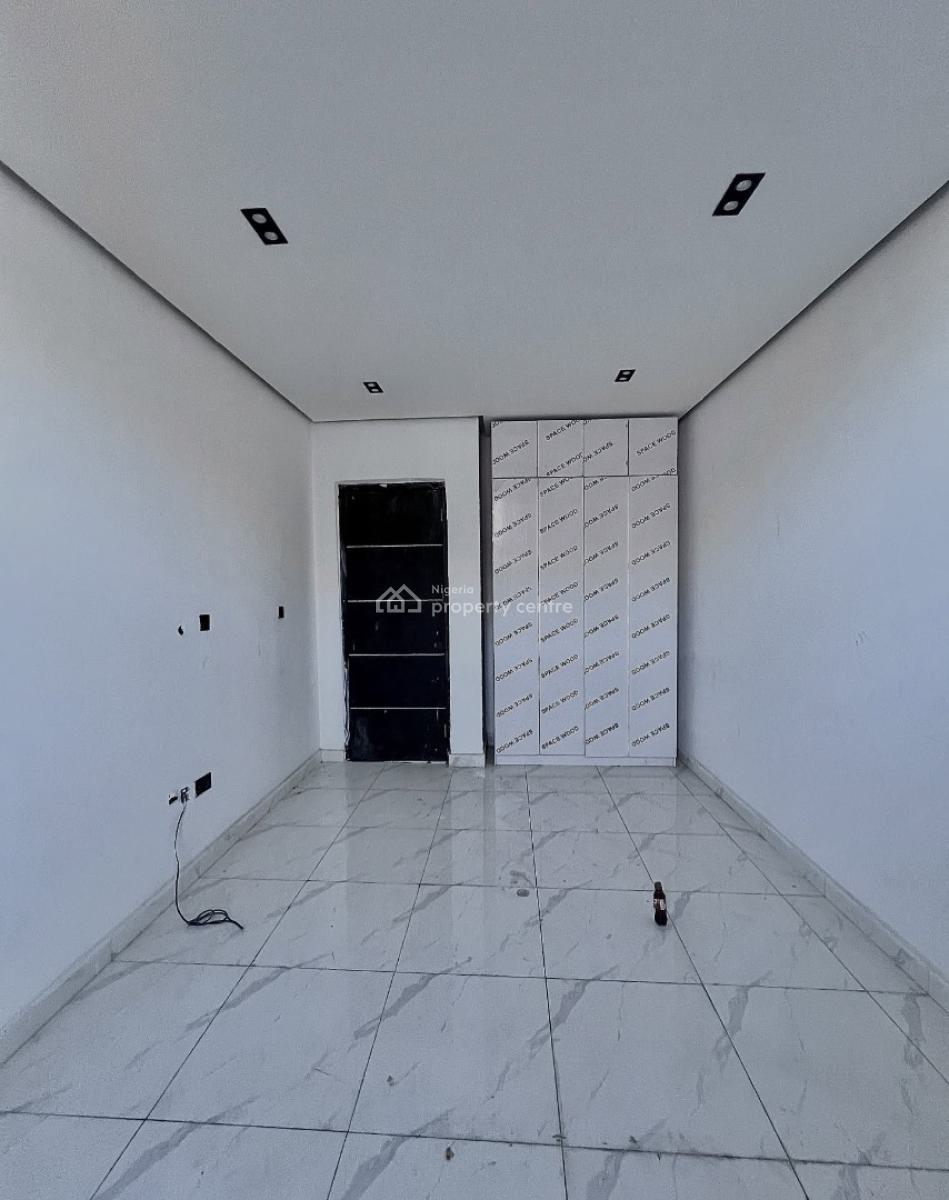 Fully Serviced 3 Bedroom Apartment with Bq, Ologolo, Ologolo, Lekki, Lagos, Block of Flats for Sale