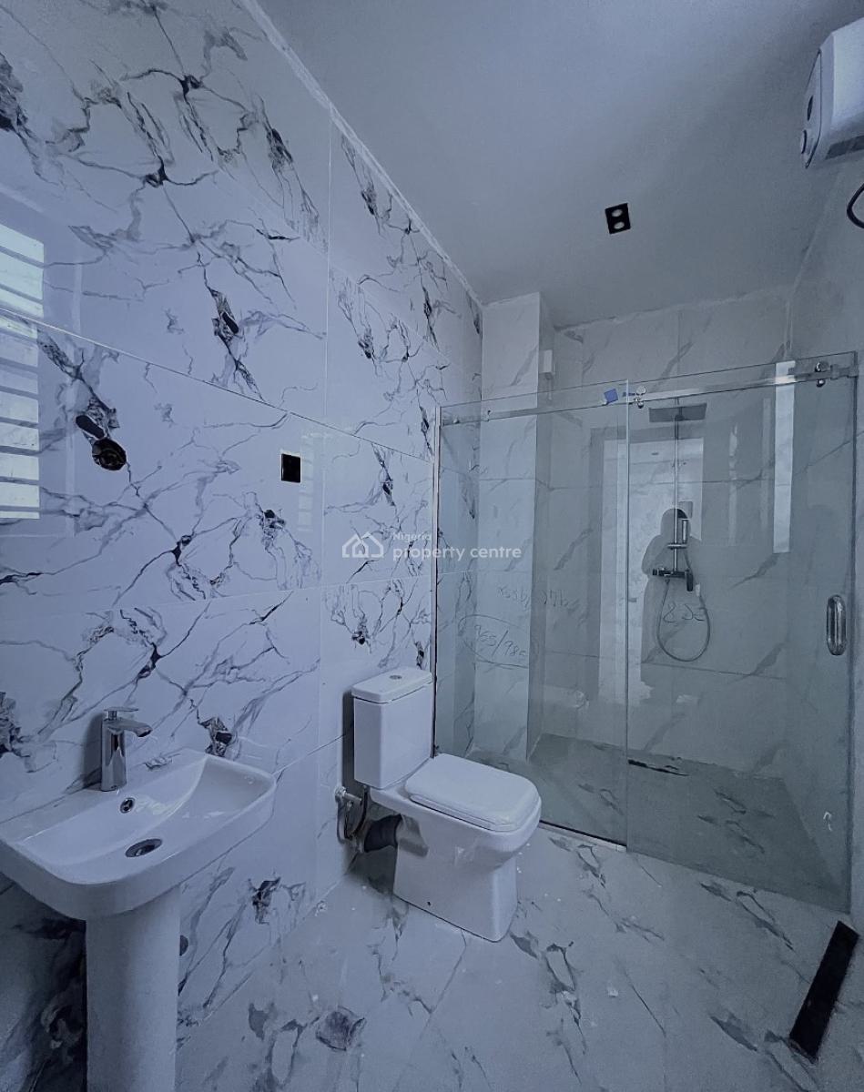 Fully Serviced 3 Bedroom Apartment with Bq, Ologolo, Ologolo, Lekki, Lagos, Block of Flats for Sale