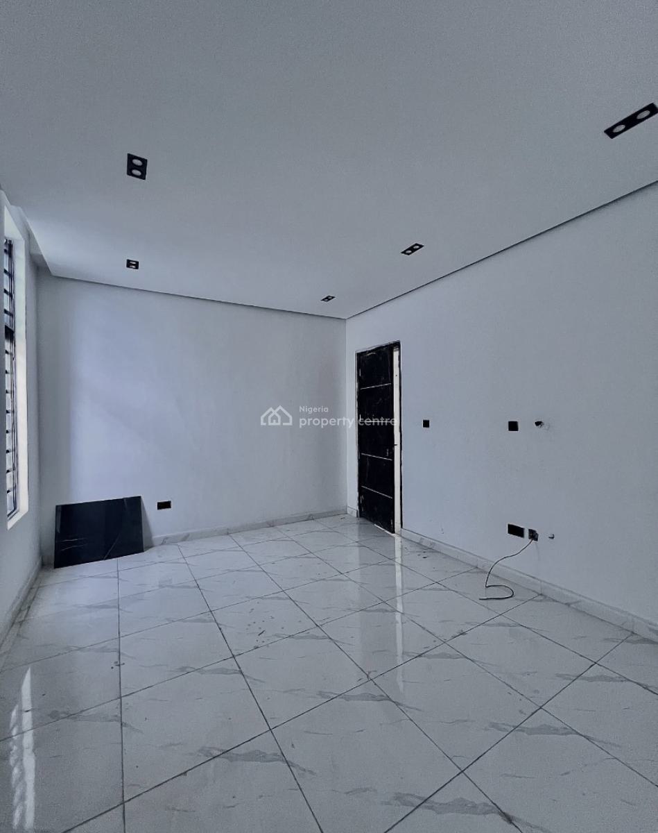Fully Serviced 3 Bedroom Apartment with Bq, Ologolo, Ologolo, Lekki, Lagos, Block of Flats for Sale