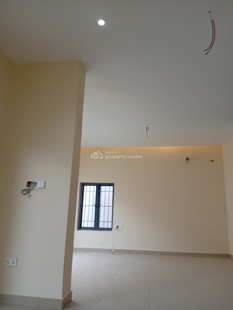 5bedrooms Duplex with Bq, Tarred Road, Guzape District, Abuja, Semi-detached Duplex for Rent