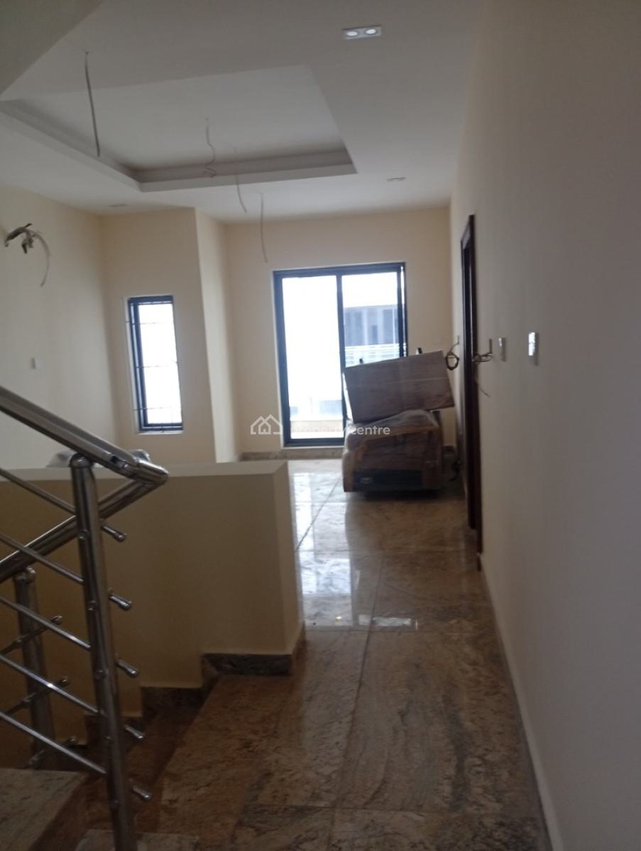 5bedrooms Duplex with Bq, Tarred Road, Guzape District, Abuja, Semi-detached Duplex for Rent