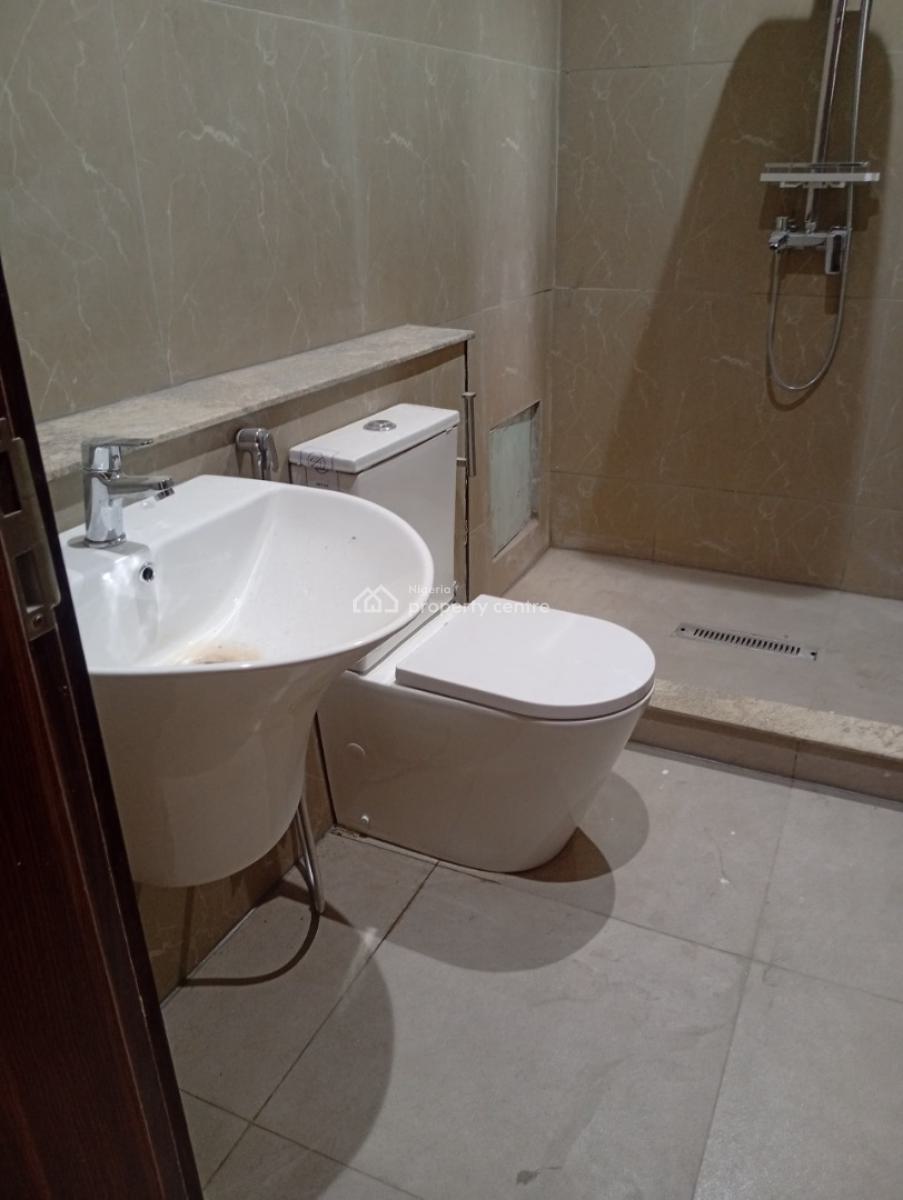5bedrooms Duplex with Bq, Tarred Road, Guzape District, Abuja, Semi-detached Duplex for Rent