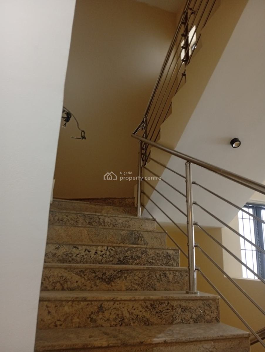 5bedrooms Duplex with Bq, Tarred Road, Guzape District, Abuja, Semi-detached Duplex for Rent