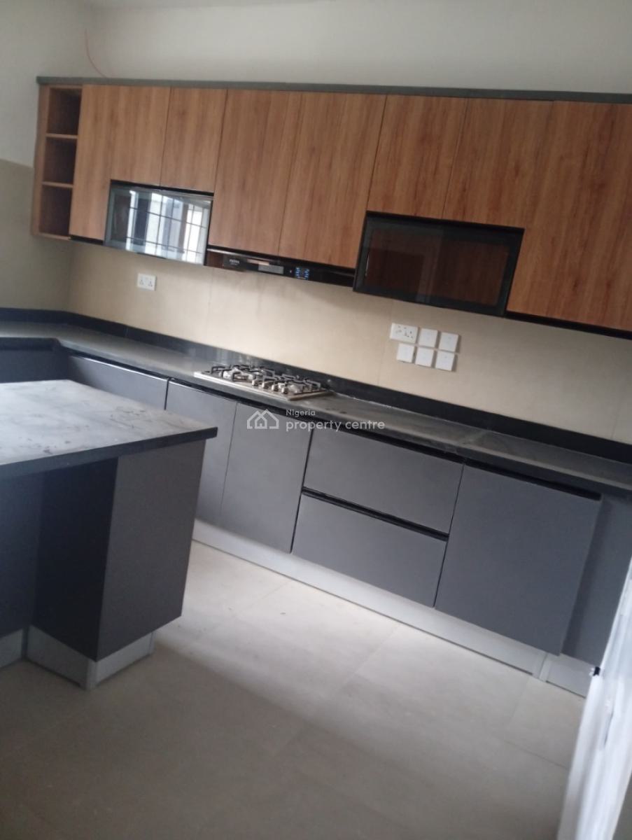 5bedrooms Duplex with Bq, Tarred Road, Guzape District, Abuja, Semi-detached Duplex for Rent