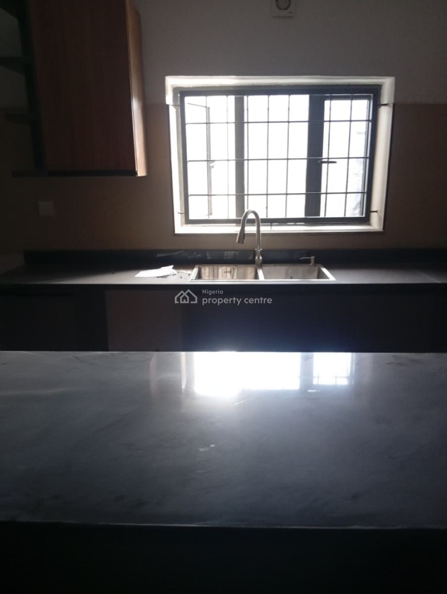 5bedrooms Duplex with Bq, Tarred Road, Guzape District, Abuja, Semi-detached Duplex for Rent