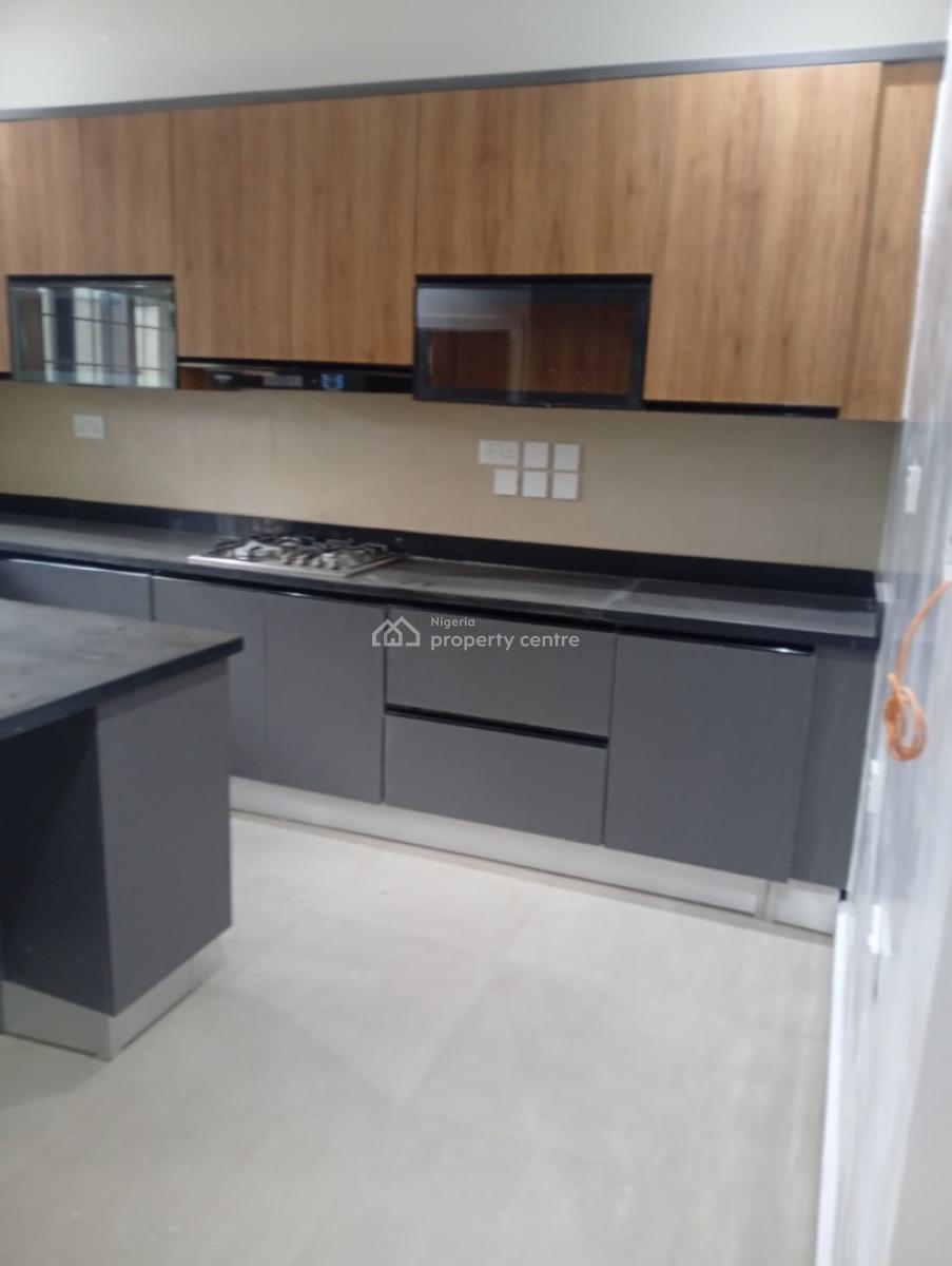 5bedrooms Duplex with Bq, Tarred Road, Guzape District, Abuja, Semi-detached Duplex for Rent