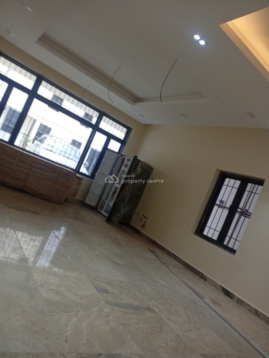 5bedrooms Duplex with Bq, Tarred Road, Guzape District, Abuja, Semi-detached Duplex for Rent