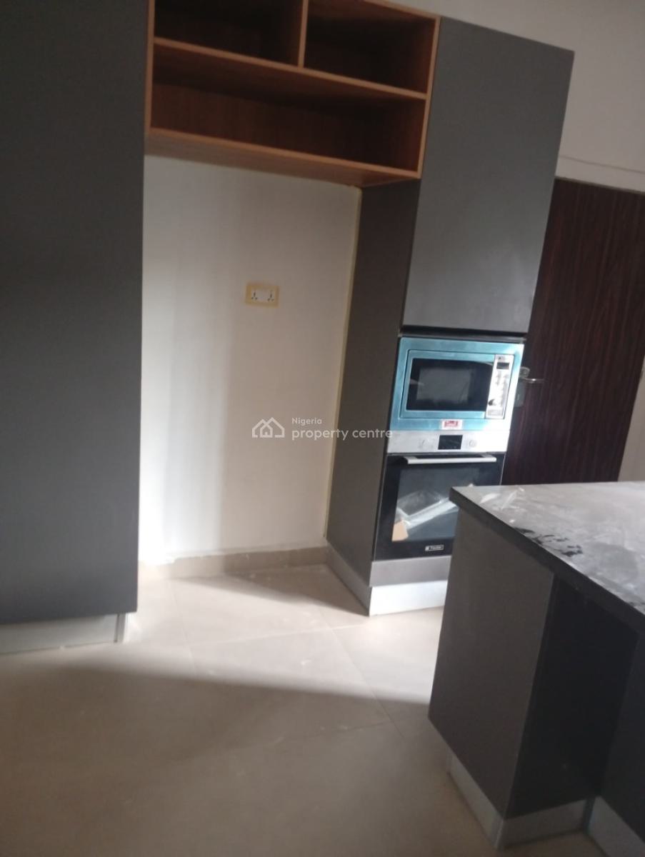 5bedrooms Duplex with Bq, Tarred Road, Guzape District, Abuja, Semi-detached Duplex for Rent