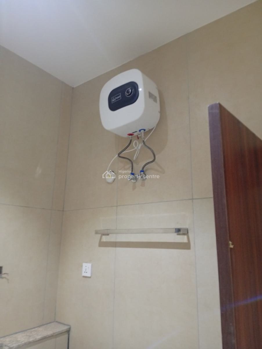 5bedrooms Duplex with Bq, Tarred Road, Guzape District, Abuja, Semi-detached Duplex for Rent