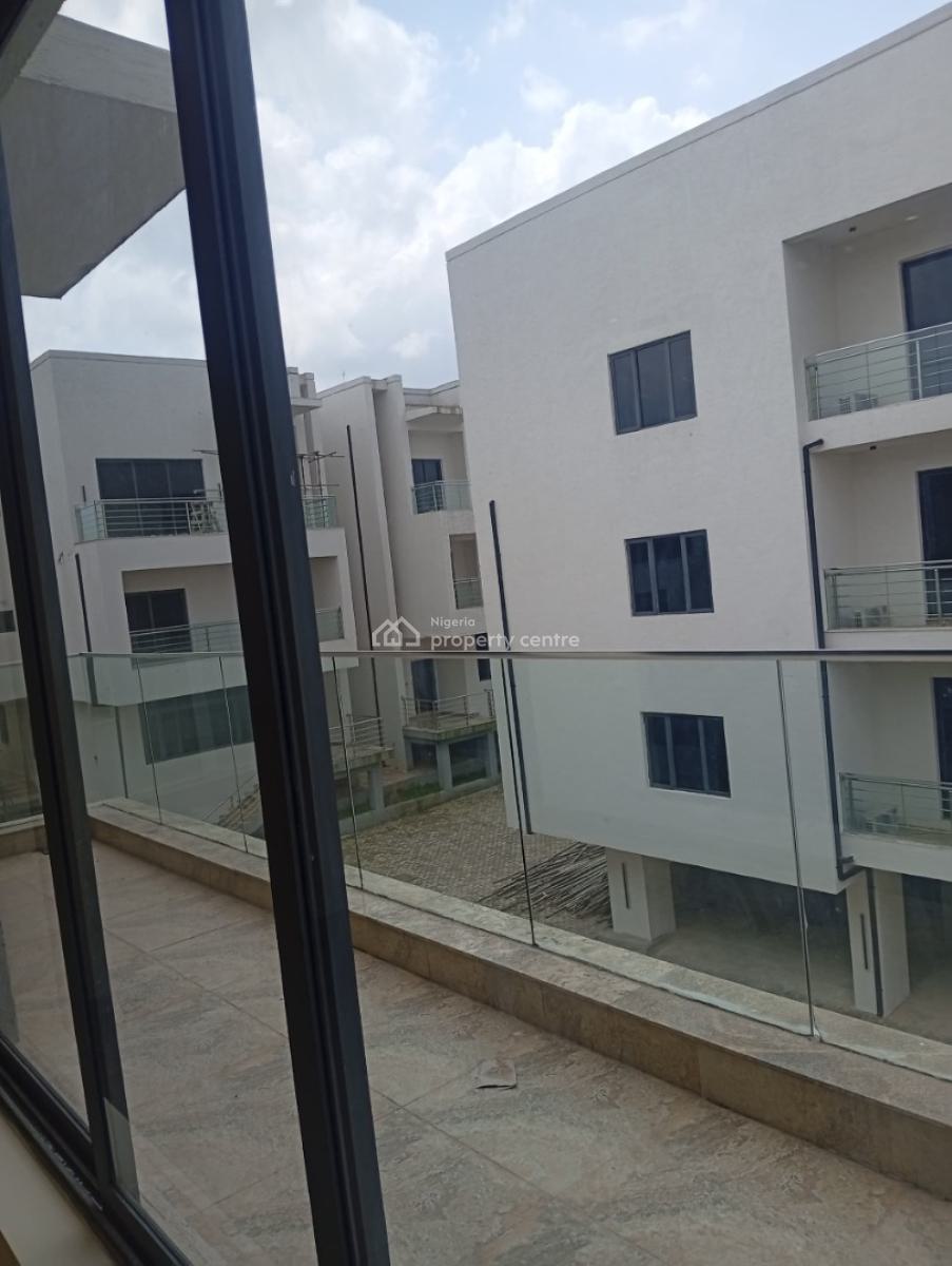 5bedrooms Duplex with Bq, Tarred Road, Guzape District, Abuja, Semi-detached Duplex for Rent