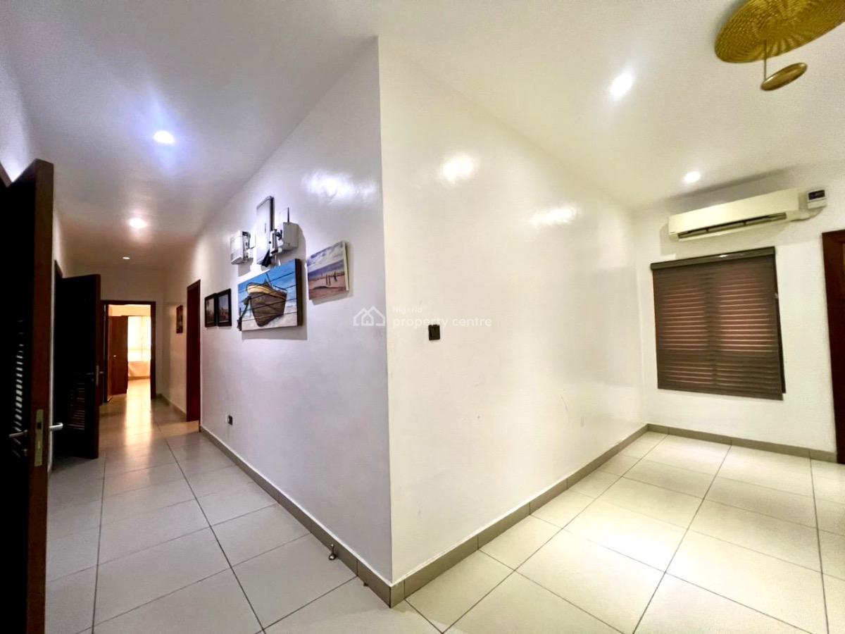 Serviced 3bedrooms Apartment with Bq, Lekki Phase 1, Lekki, Lagos, Flat / Apartment for Rent