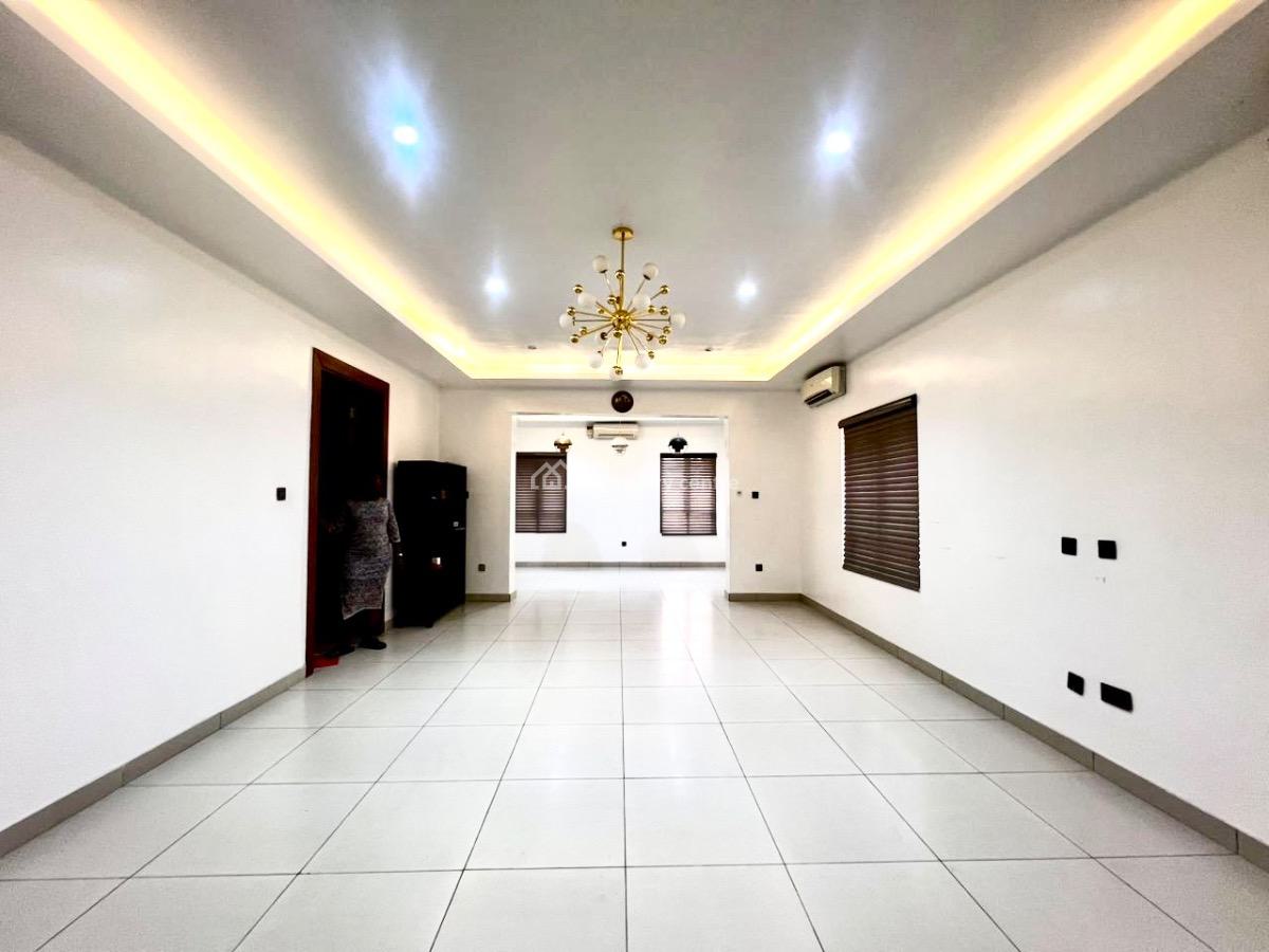 Serviced 3bedrooms Apartment with Bq, Lekki Phase 1, Lekki, Lagos, Flat / Apartment for Rent