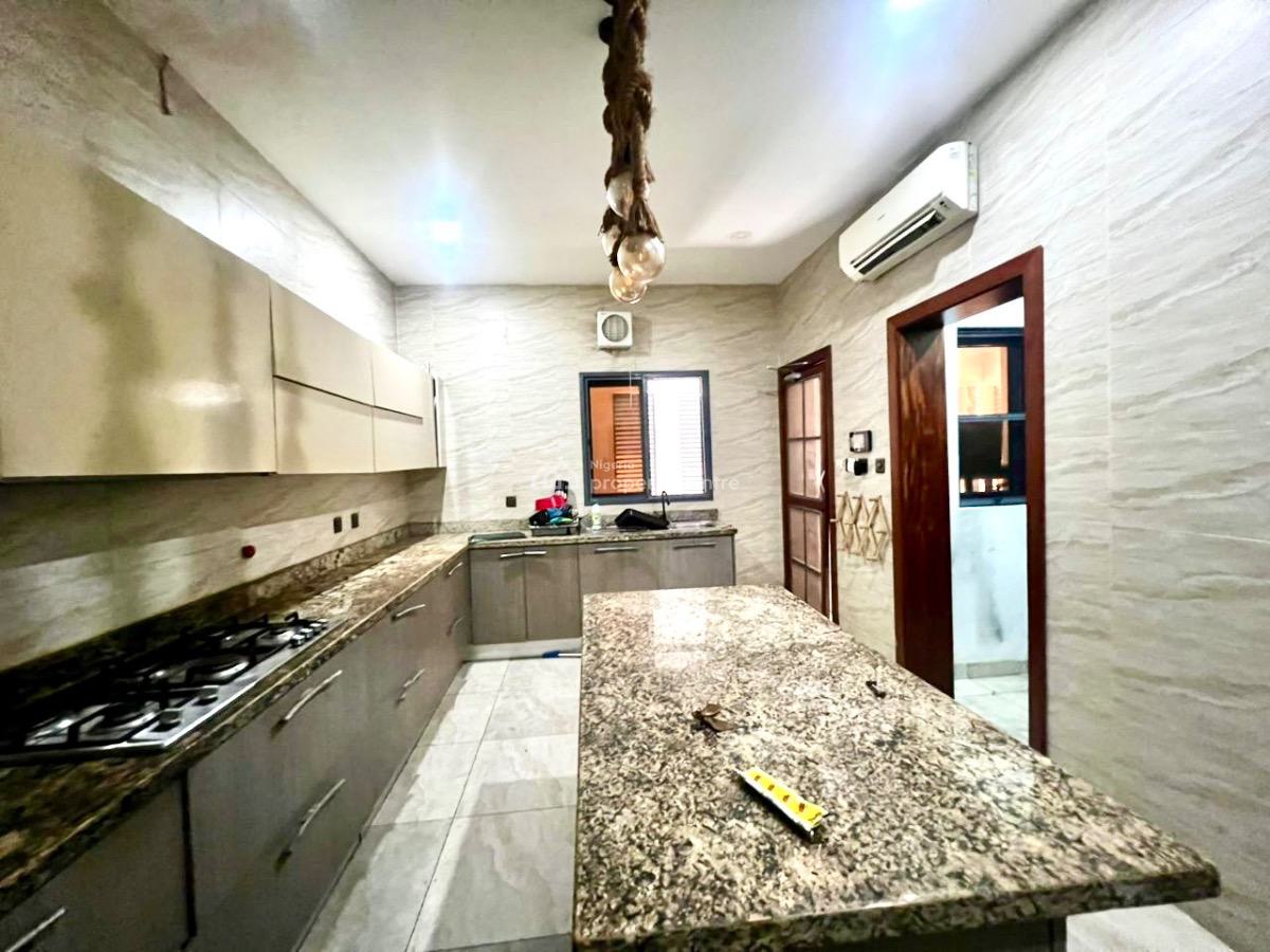 Serviced 3bedrooms Apartment with Bq, Lekki Phase 1, Lekki, Lagos, Flat / Apartment for Rent