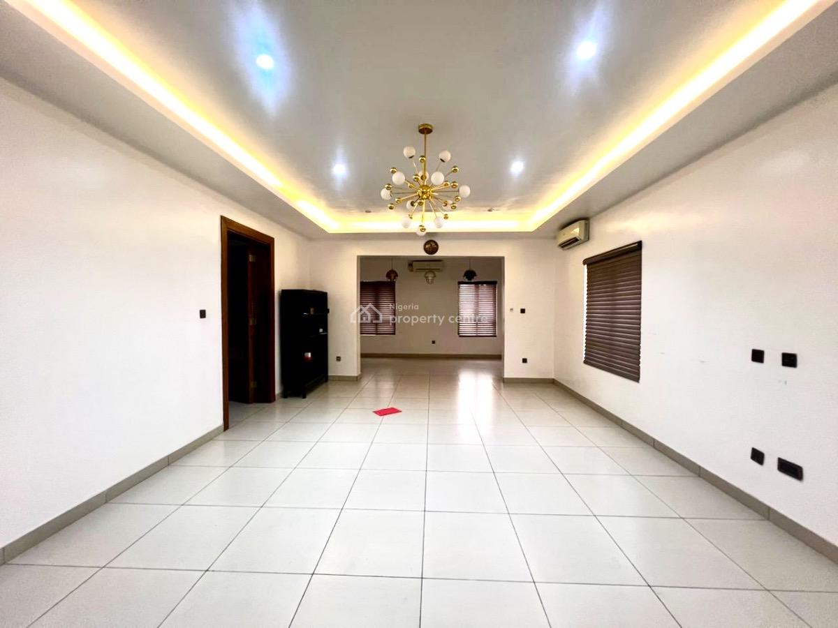 Serviced 3bedrooms Apartment with Bq, Lekki Phase 1, Lekki, Lagos, Flat / Apartment for Rent
