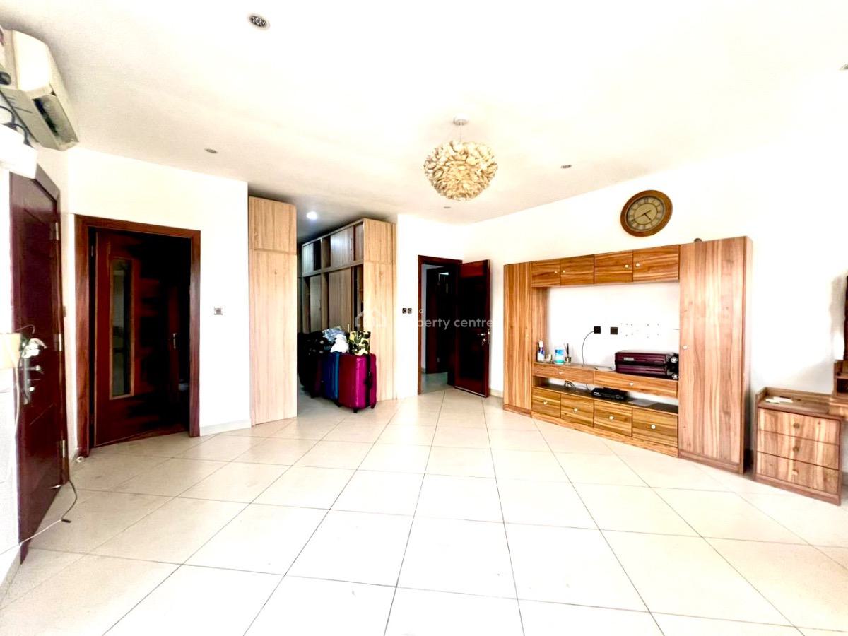 Serviced 3bedrooms Apartment with Bq, Lekki Phase 1, Lekki, Lagos, Flat / Apartment for Rent