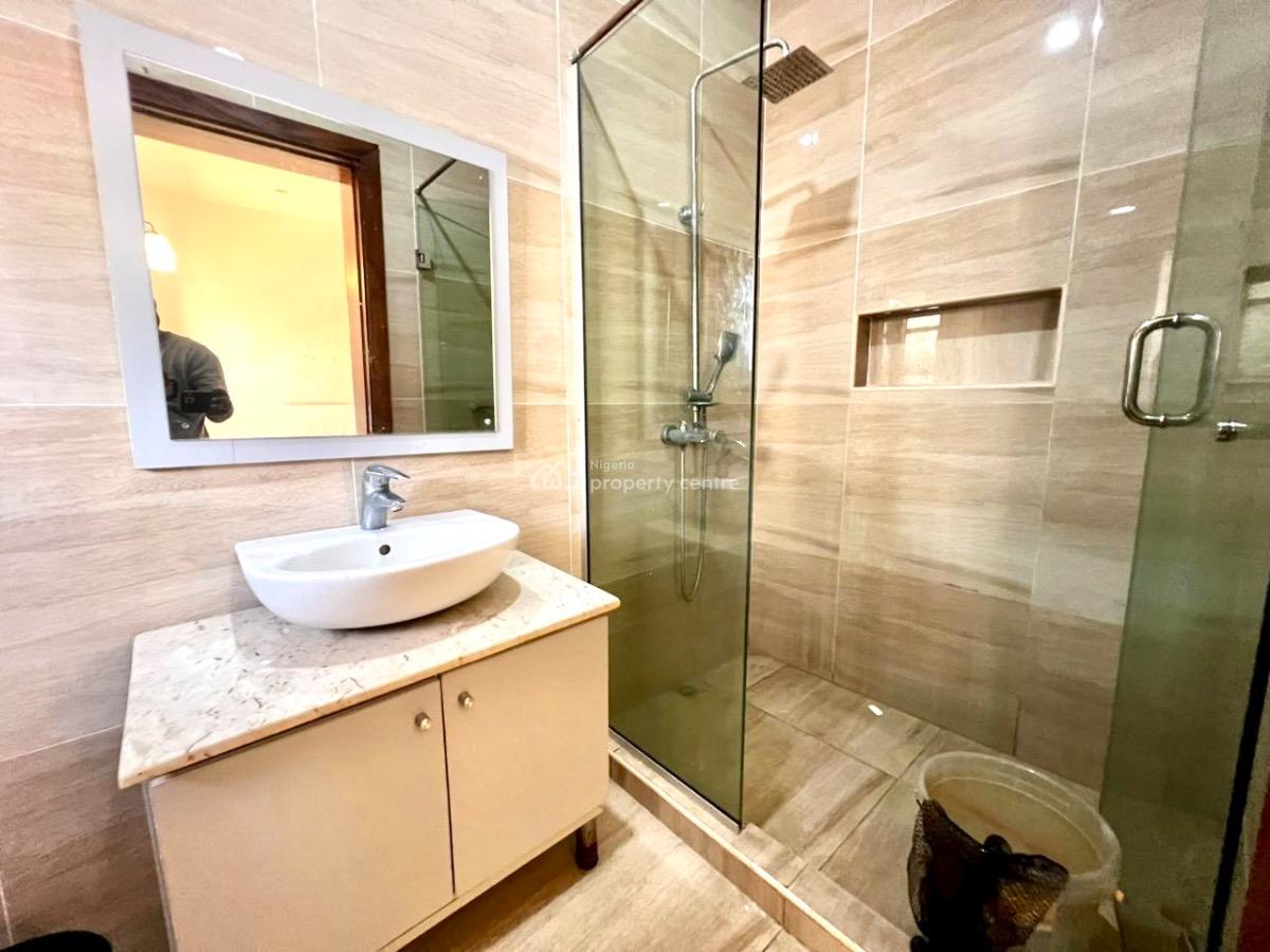 Serviced 3bedrooms Apartment with Bq, Lekki Phase 1, Lekki, Lagos, Flat / Apartment for Rent
