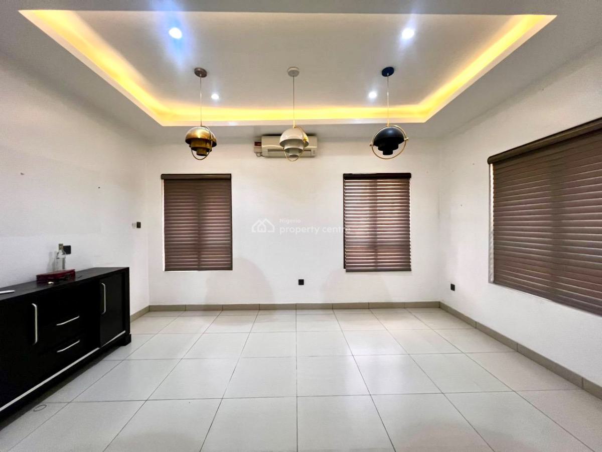 Serviced 3bedrooms Apartment with Bq, Lekki Phase 1, Lekki, Lagos, Flat / Apartment for Rent