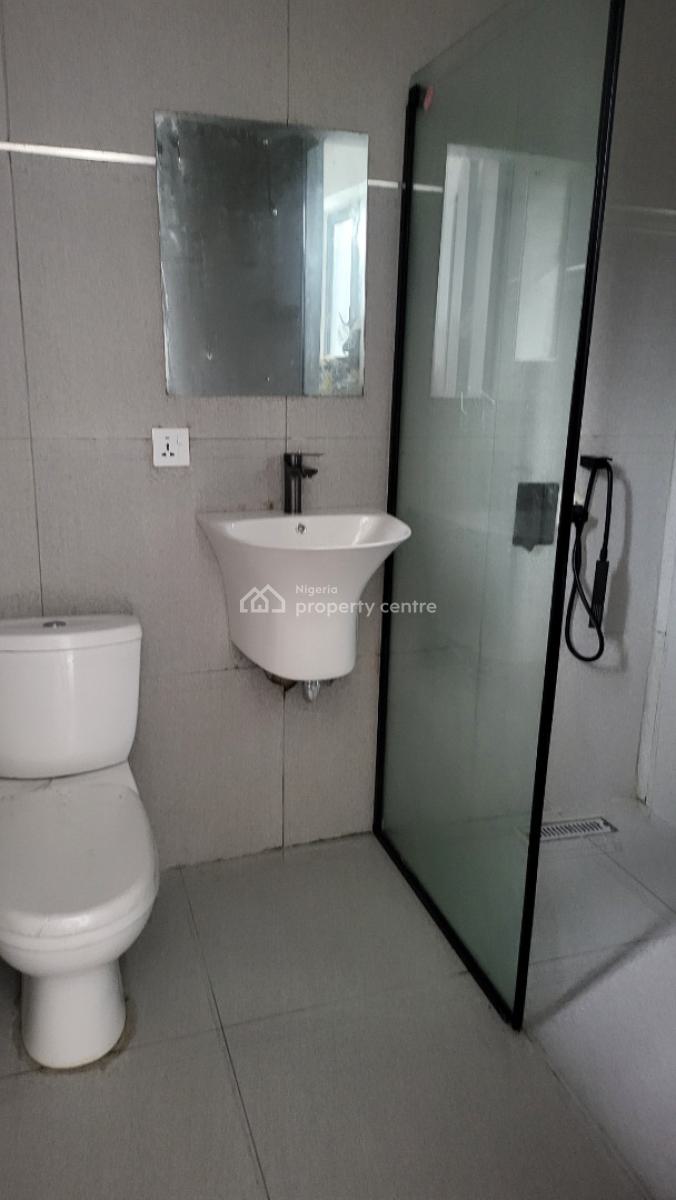 Modern and Beautifully Finished 2 Bedroom Apartment Located in a Seren, Comes with: Ensuite Bedrooms · Fully Fitted Kitchen · Swimming Pool ·, Ikate, Lekki, Lagos, Block of Flats for Sale