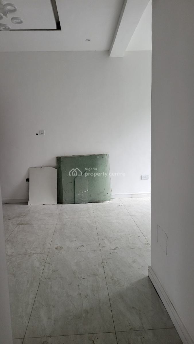 Modern and Beautifully Finished 2 Bedroom Apartment Located in a Seren, Comes with: Ensuite Bedrooms · Fully Fitted Kitchen · Swimming Pool ·, Ikate, Lekki, Lagos, Block of Flats for Sale
