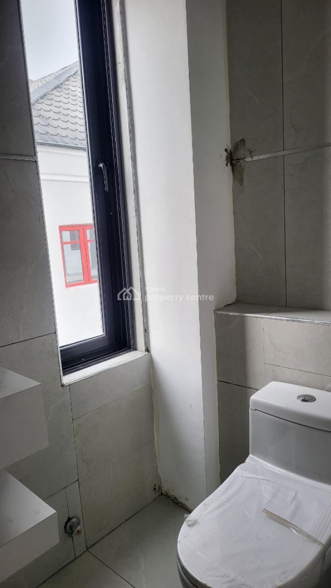 Modern and Beautifully Finished 2 Bedroom Apartment Located in a Seren, Comes with: Ensuite Bedrooms · Fully Fitted Kitchen · Swimming Pool ·, Ikate, Lekki, Lagos, Block of Flats for Sale