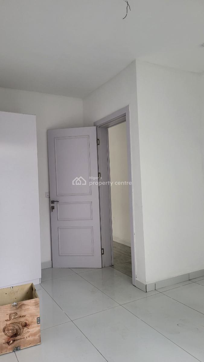 Modern and Beautifully Finished 2 Bedroom Apartment Located in a Seren, Comes with: Ensuite Bedrooms · Fully Fitted Kitchen · Swimming Pool ·, Ikate, Lekki, Lagos, Block of Flats for Sale