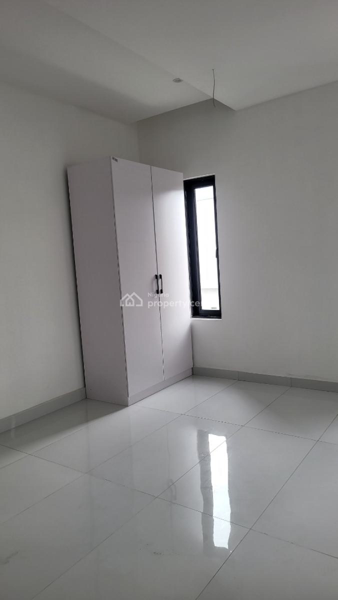 Modern and Beautifully Finished 2 Bedroom Apartment Located in a Seren, Comes with: Ensuite Bedrooms · Fully Fitted Kitchen · Swimming Pool ·, Ikate, Lekki, Lagos, Block of Flats for Sale