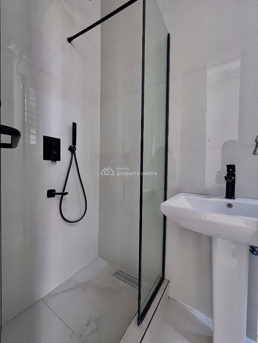 Fully Serviced 3 Bedroom Apartment with Bq, Lekki Phase 1, Lekki Phase 1, Lekki, Lagos, Block of Flats for Sale