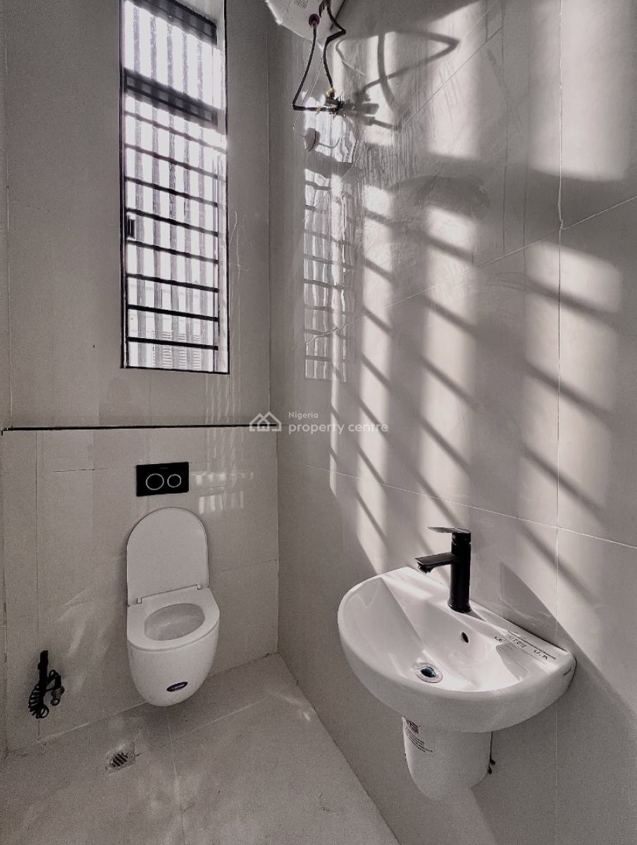 Fully Serviced 3 Bedroom Apartment with Bq, Lekki Phase 1, Lekki Phase 1, Lekki, Lagos, Block of Flats for Sale