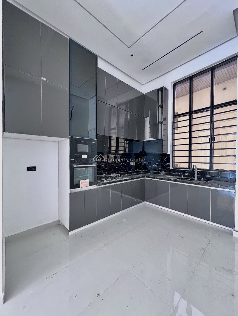 Fully Serviced 3 Bedroom Apartment with Bq, Lekki Phase 1, Lekki Phase 1, Lekki, Lagos, Block of Flats for Sale