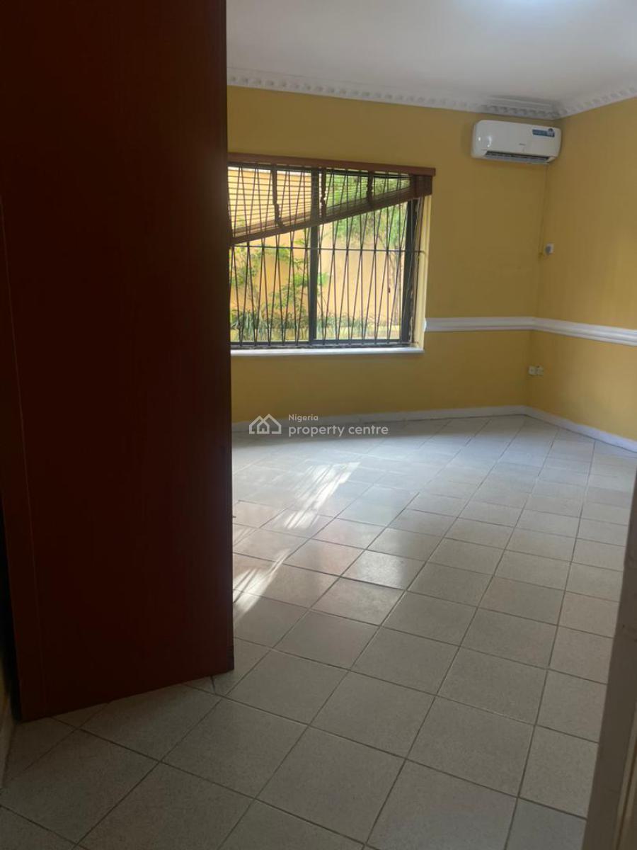 3bedrooms Spacious Apartment, Shonibare Estate, Maryland, Lagos, Flat / Apartment for Rent