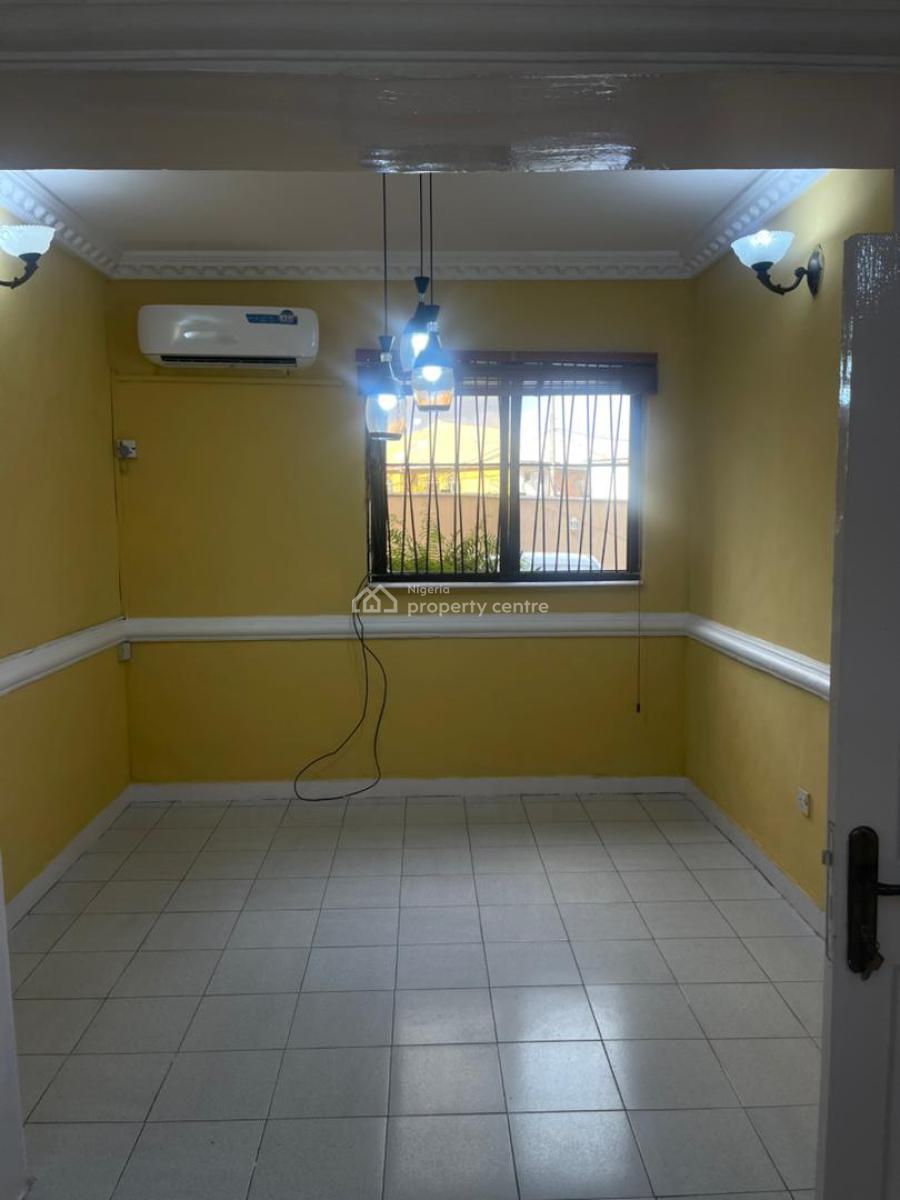 3bedrooms Spacious Apartment, Shonibare Estate, Maryland, Lagos, Flat / Apartment for Rent