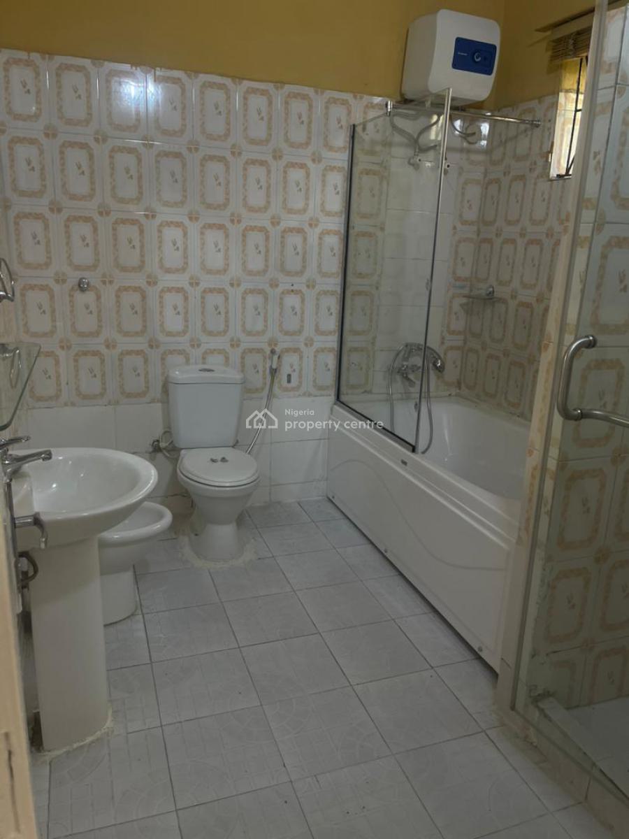 3bedrooms Spacious Apartment, Shonibare Estate, Maryland, Lagos, Flat / Apartment for Rent