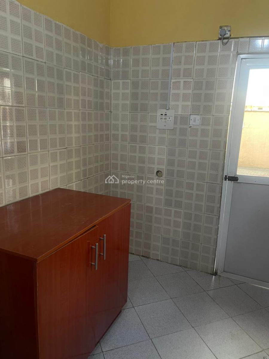 3bedrooms Spacious Apartment, Shonibare Estate, Maryland, Lagos, Flat / Apartment for Rent