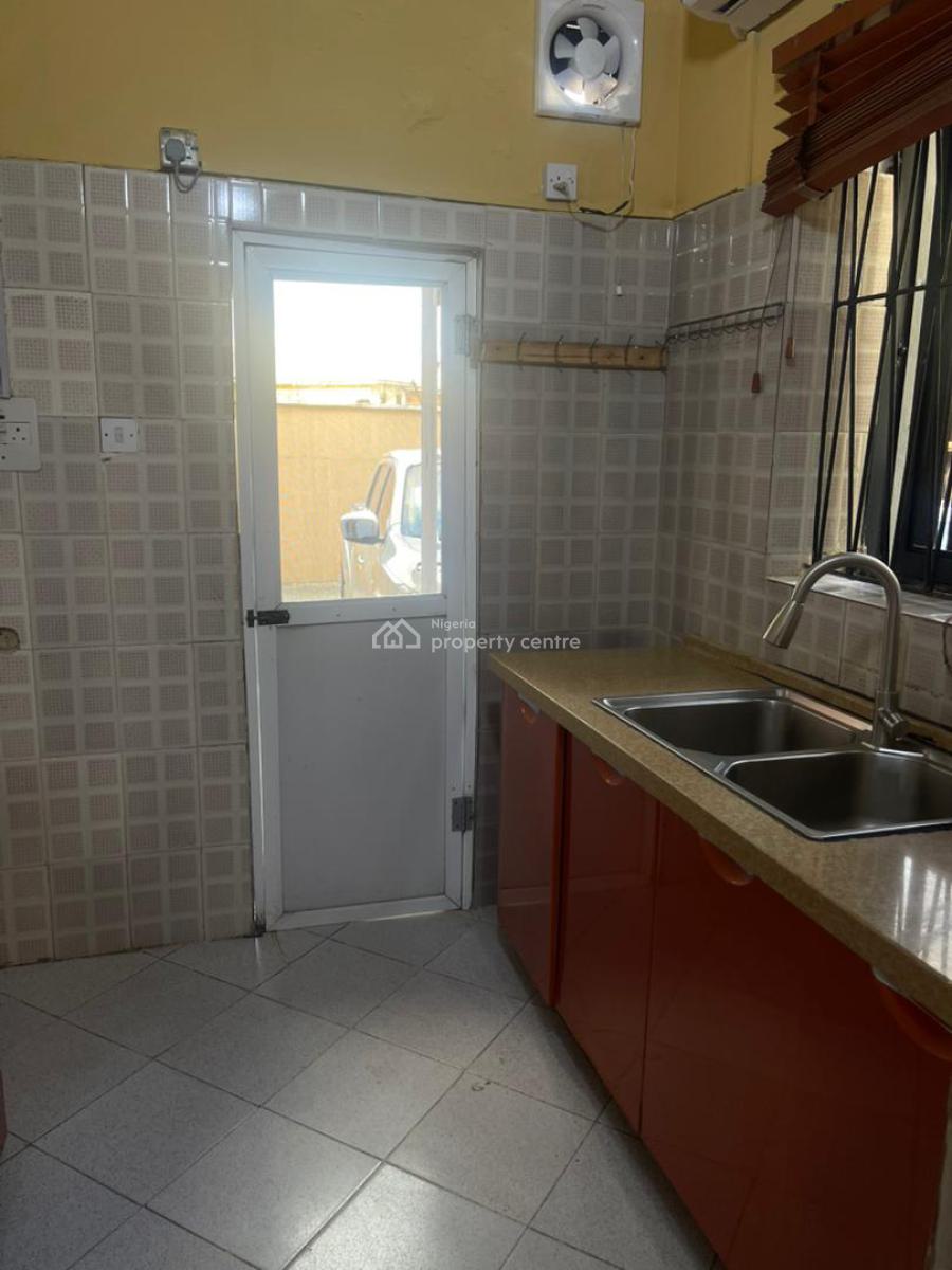 3bedrooms Spacious Apartment, Shonibare Estate, Maryland, Lagos, Flat / Apartment for Rent