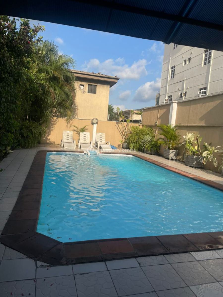 3bedrooms Spacious Apartment, Shonibare Estate, Maryland, Lagos, Flat / Apartment for Rent