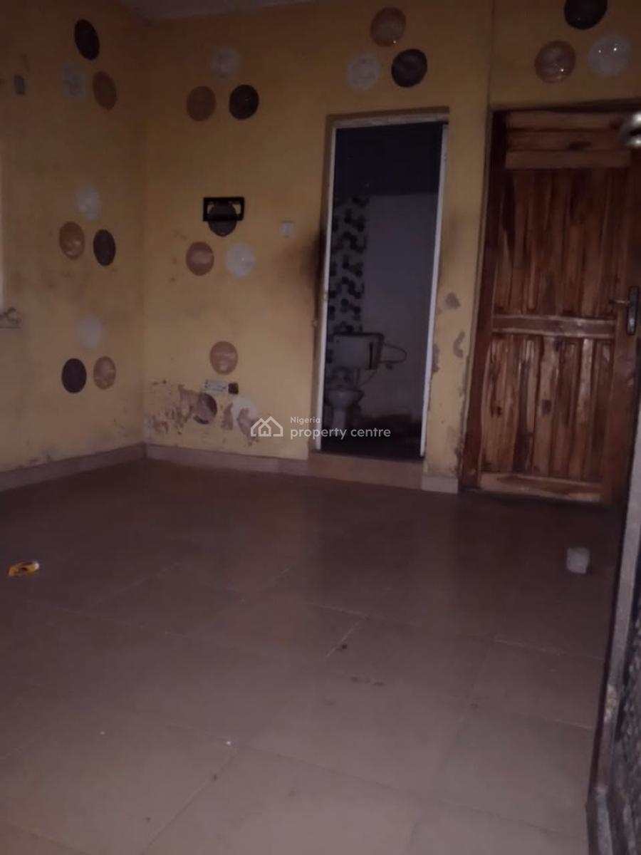 Executive Standard Two Bedroom Flat, Ebute Metta East, Yaba, Lagos, Flat / Apartment for Rent