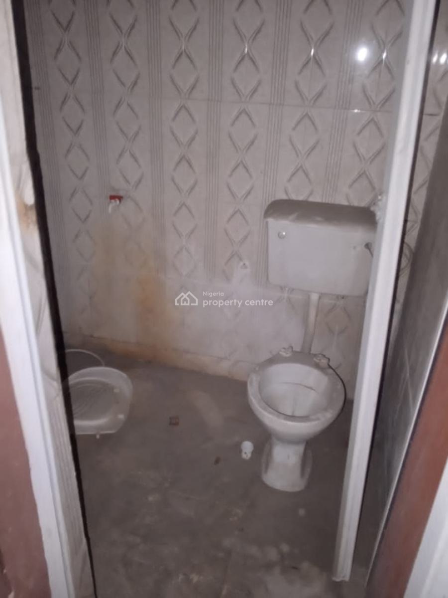 Executive Standard Two Bedroom Flat, Ebute Metta East, Yaba, Lagos, Flat / Apartment for Rent
