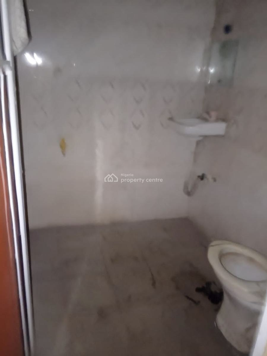 Executive Standard Two Bedroom Flat, Ebute Metta East, Yaba, Lagos, Flat / Apartment for Rent