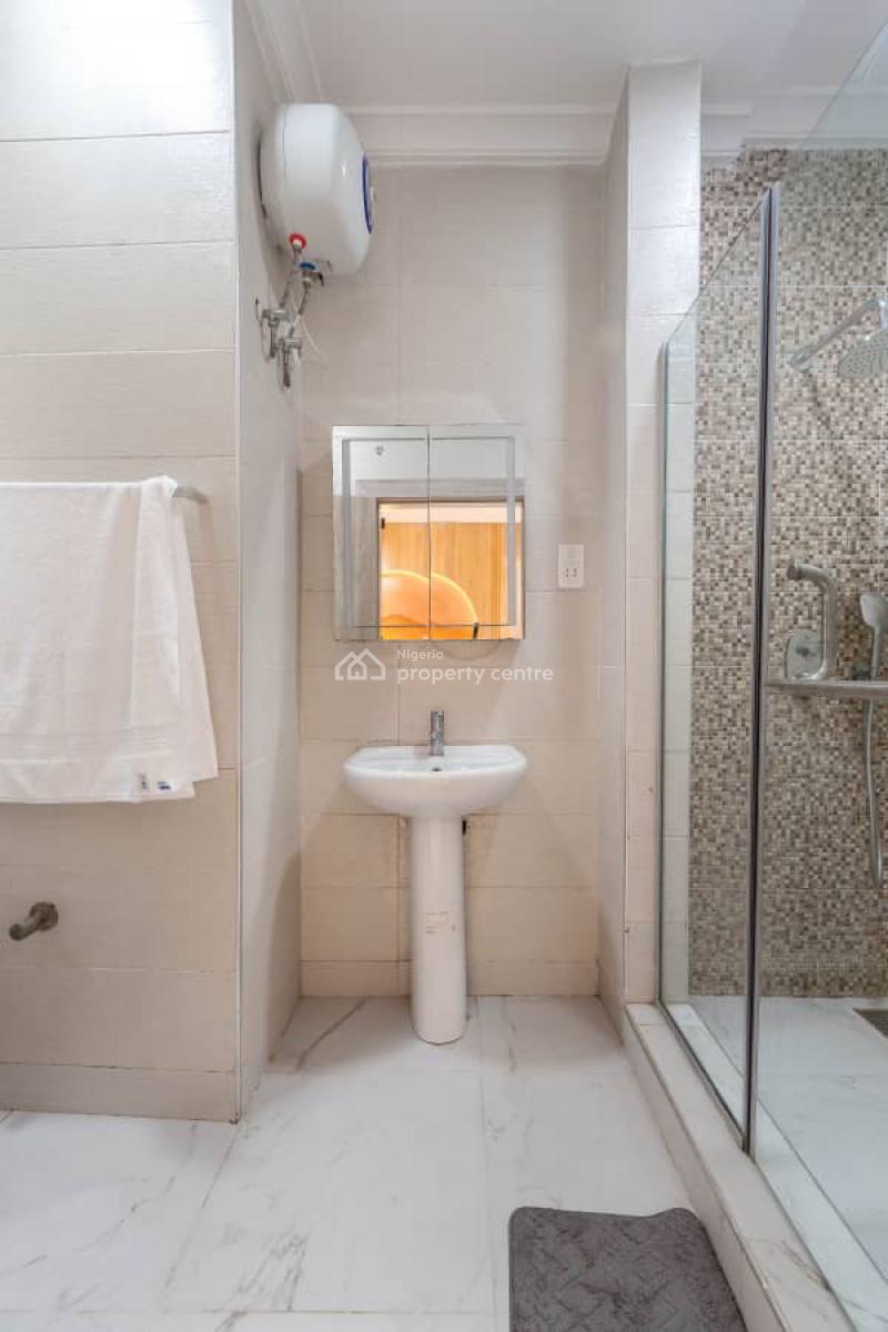 2 Bedroom Waterfront View with Swimming Pool,gym,ps5,snooker & Tennis, Periwinkle Estate, Lekki Phase 1, Lekki, Lagos, Flat / Apartment Short Let