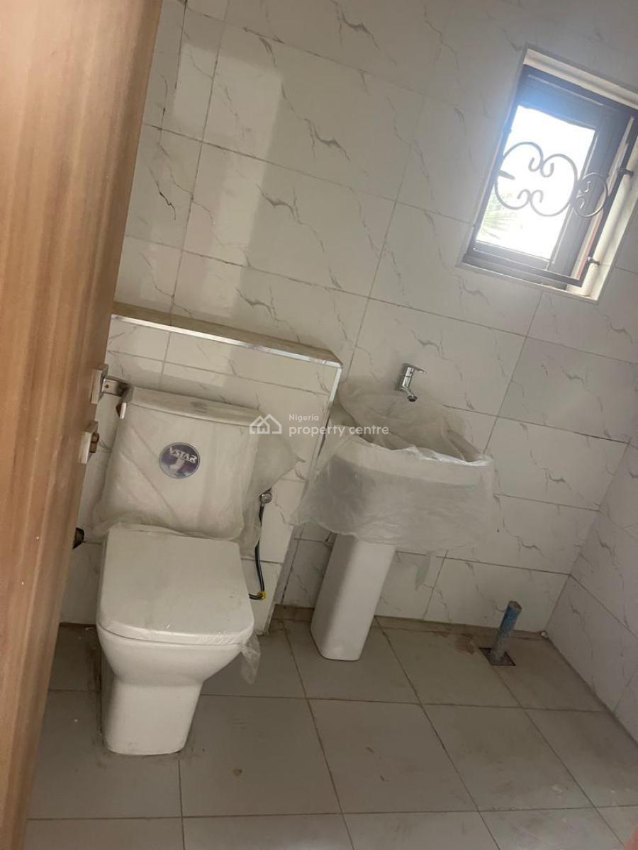 2 Bedroom Flat, Gilmore, Jahi, Abuja, Block of Flats for Sale