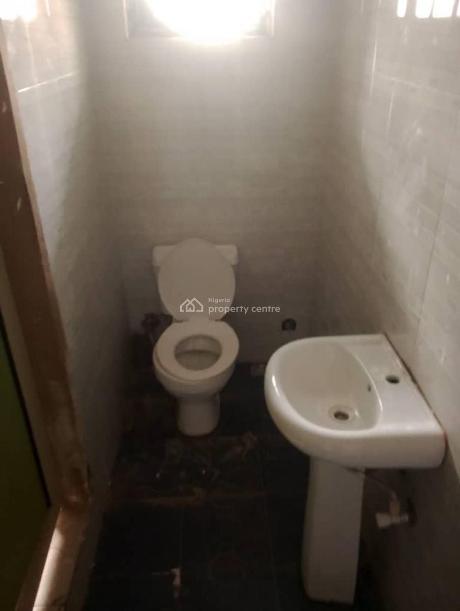 a 2 Bedroom Pop Standalone Apartment, Lucky Fiber Road, Ikorodu, Lagos, Flat / Apartment for Rent