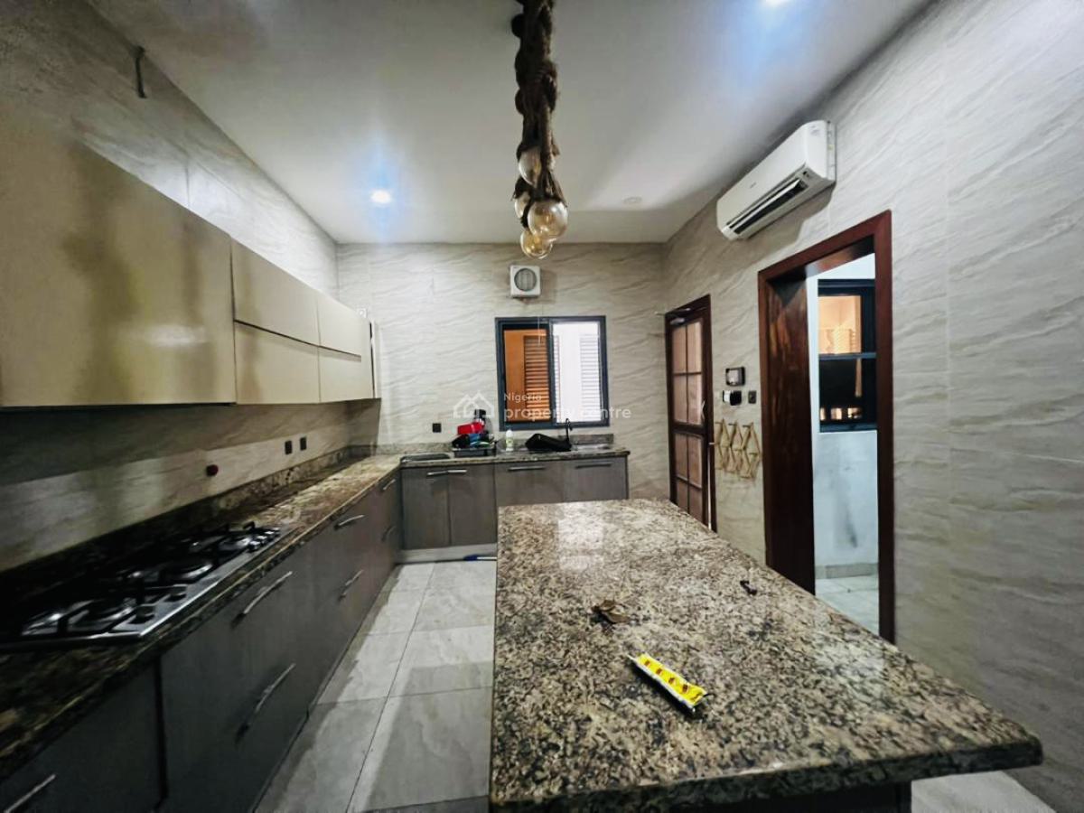 Exquisite 3 Bedroom Apartment, Lekki Phase 1, Lekki, Lagos, Flat / Apartment for Rent