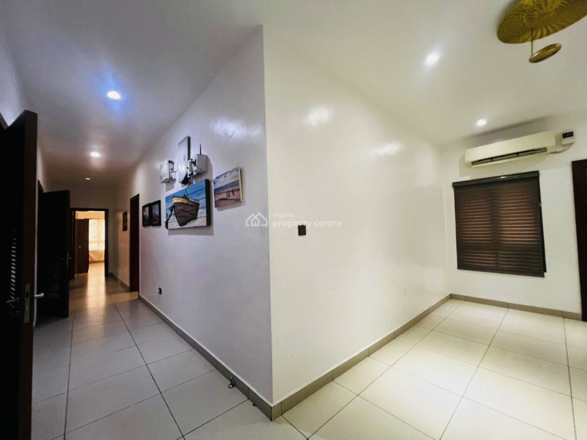 Exquisite 3 Bedroom Apartment, Lekki Phase 1, Lekki, Lagos, Flat / Apartment for Rent