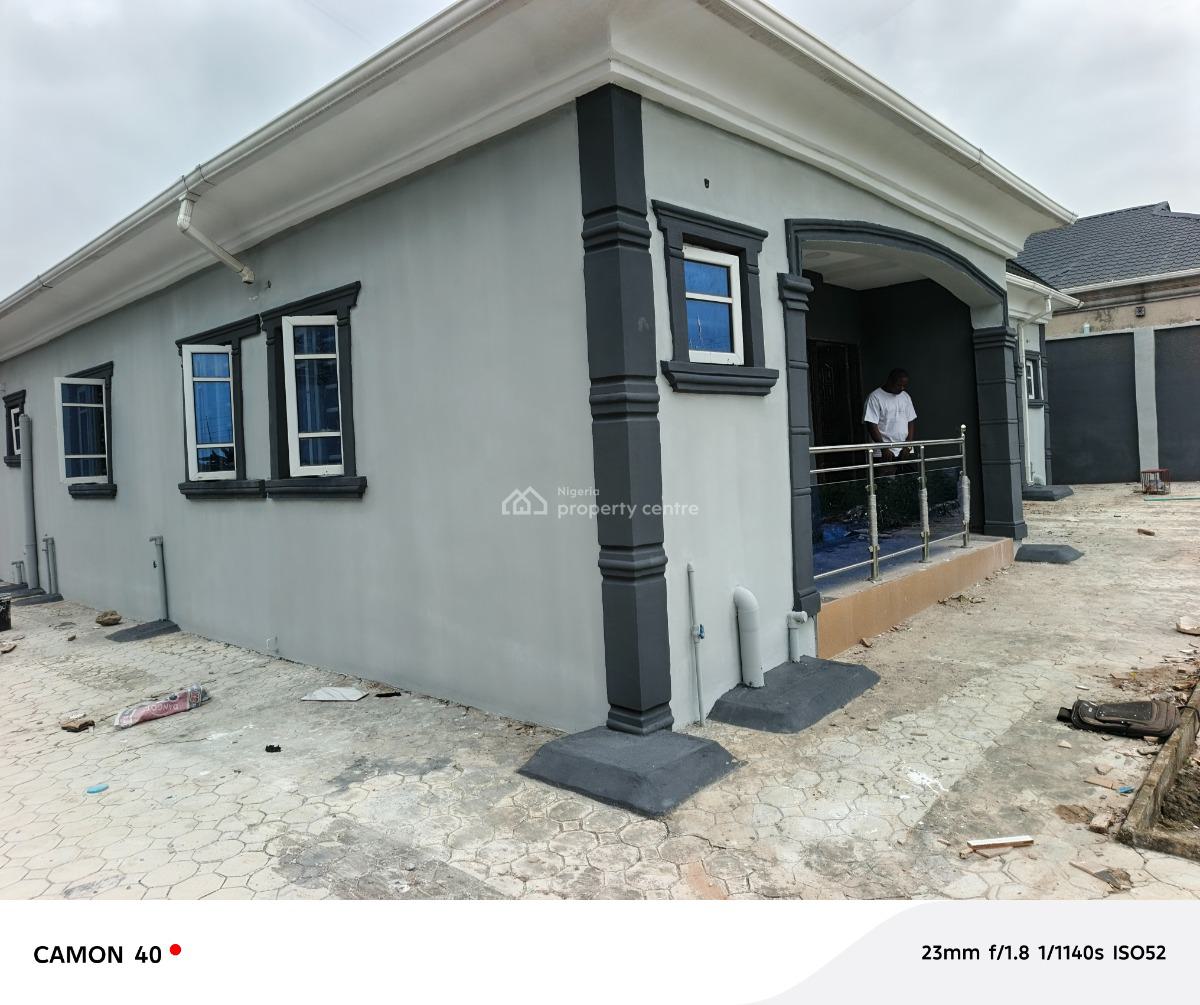 2 Bedroom Flat, Elepe Ijede Road, Ikorodu, Lagos, Flat / Apartment for Rent