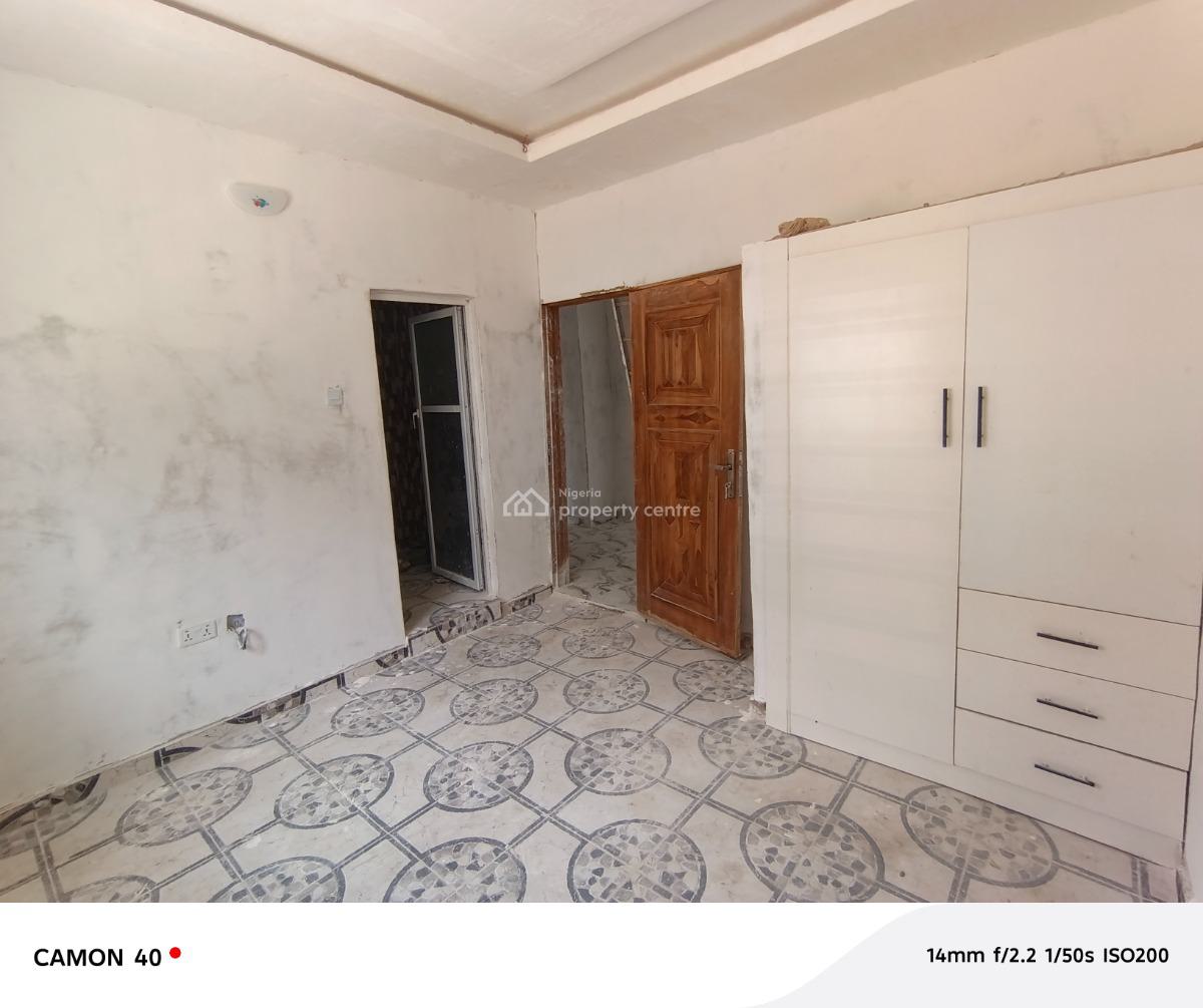 2 Bedroom Flat, Elepe Ijede Road, Ikorodu, Lagos, Flat / Apartment for Rent
