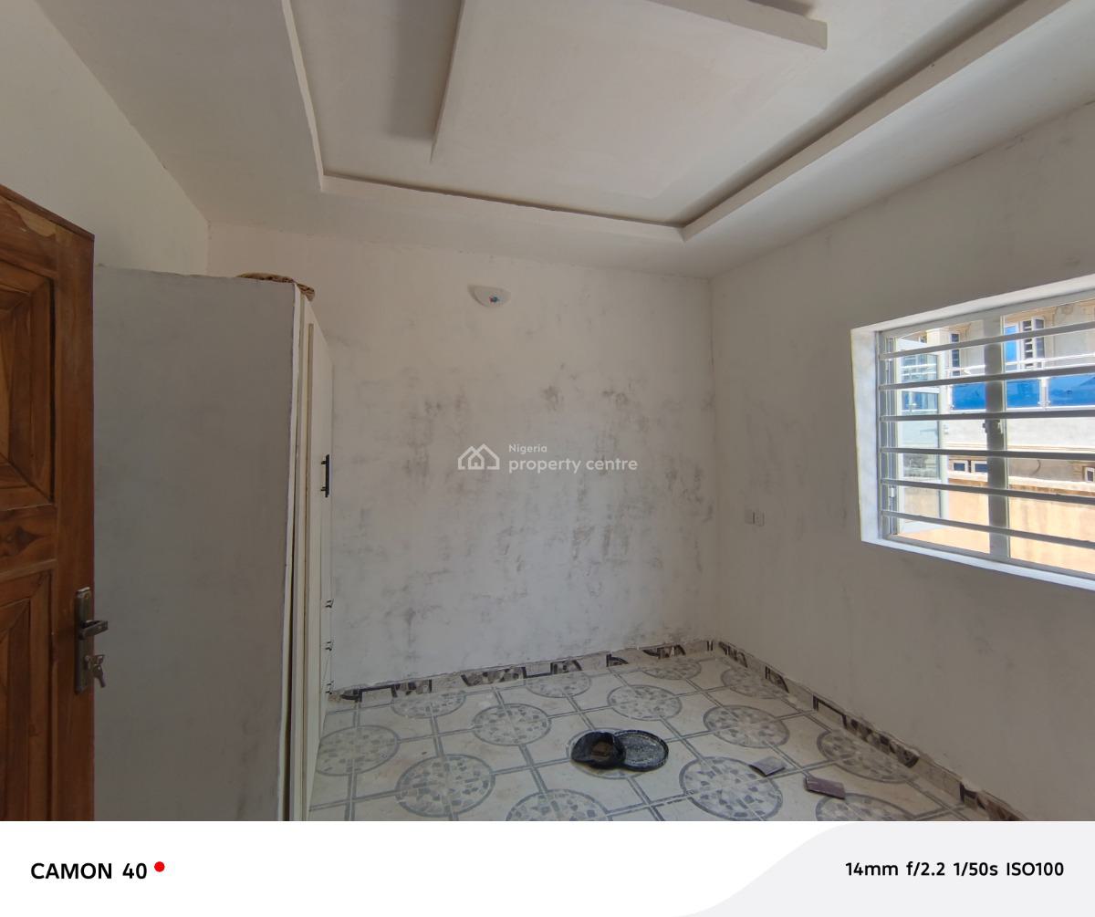 2 Bedroom Flat, Elepe Ijede Road, Ikorodu, Lagos, Flat / Apartment for Rent