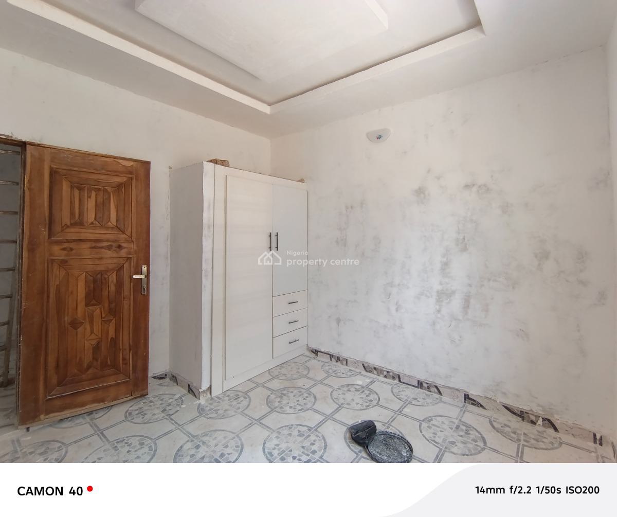 2 Bedroom Flat, Elepe Ijede Road, Ikorodu, Lagos, Flat / Apartment for Rent