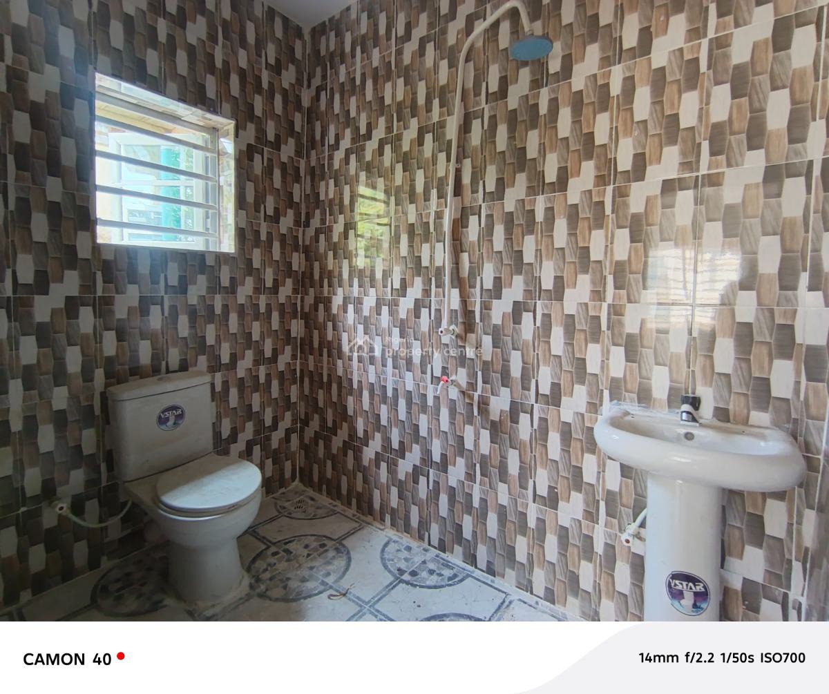 2 Bedroom Flat, Elepe Ijede Road, Ikorodu, Lagos, Flat / Apartment for Rent